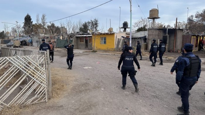 Operativo policial de alto impacto en Rivadavia: identificados, aprehendidos y secuestró